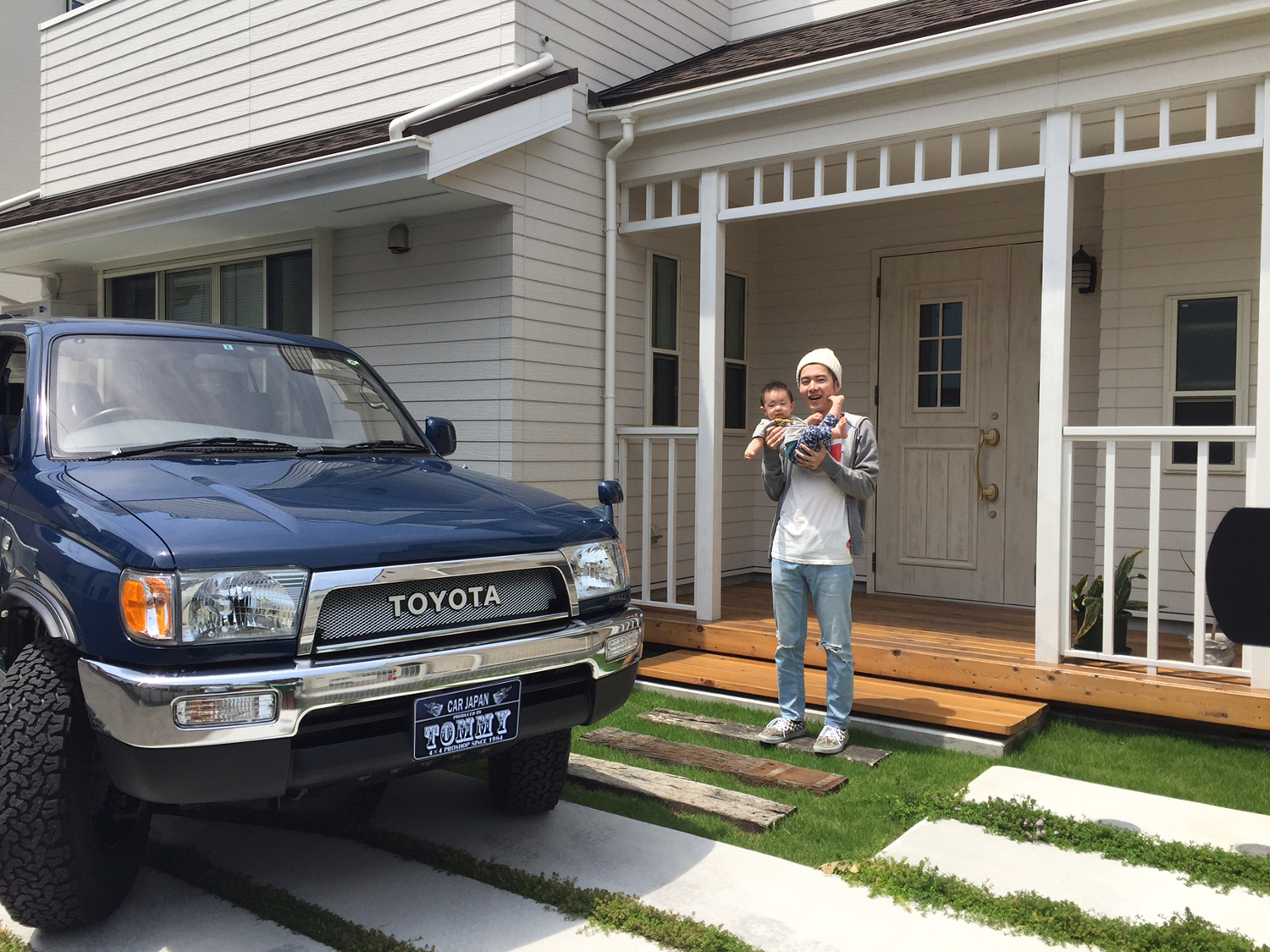 横須賀にアーリーアメリカンな家を建て この家の外観に似合う車が欲しいと思っていました ハイラックスサーフ専門店tommy